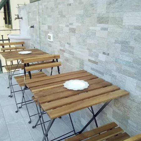 Проживание в семье Eda Grey