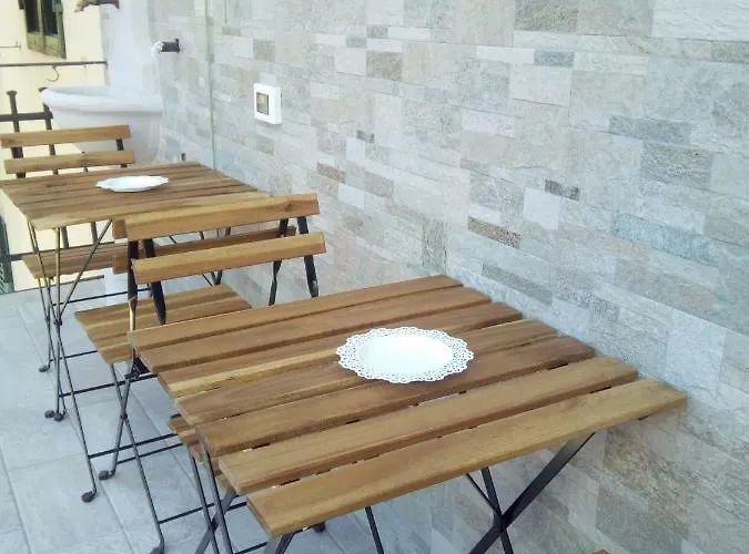 Δωμάτια σε οικογενειακή κατοικία Eda Grey